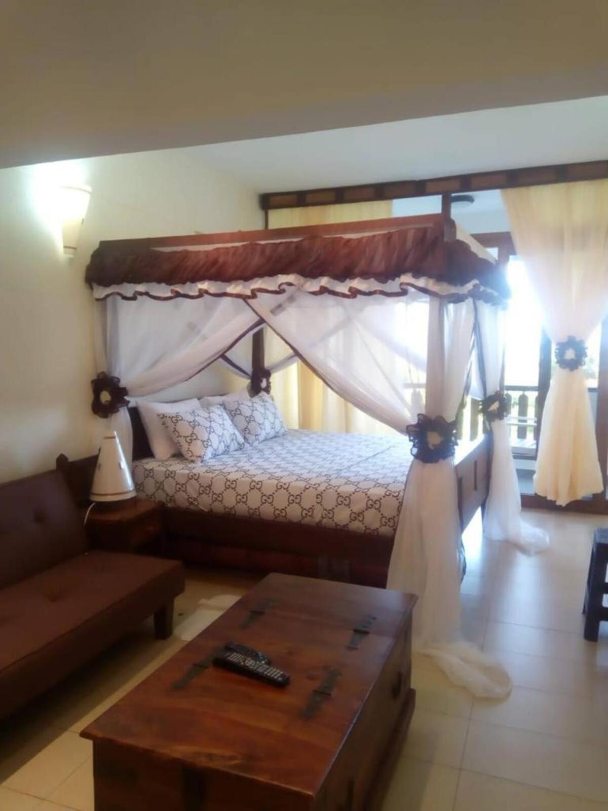 Golden Sands Resort Diani Beach Bagian luar foto